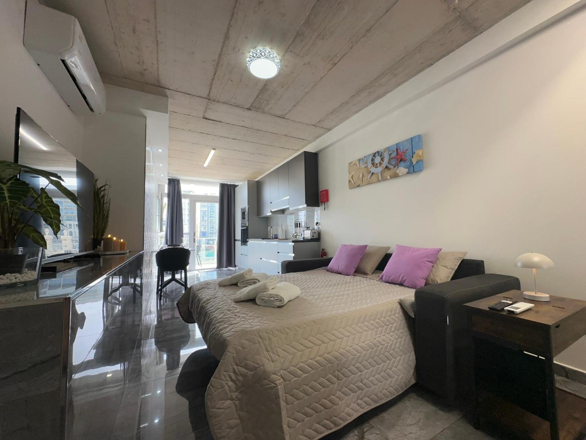 Apartment Seafront, Lovely Modern Studio.
